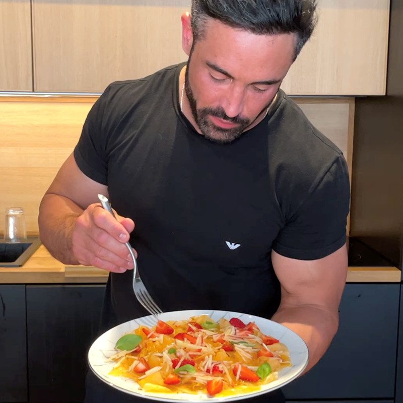 Valentin Neraudeau présente son carpaccio de melon et fraise